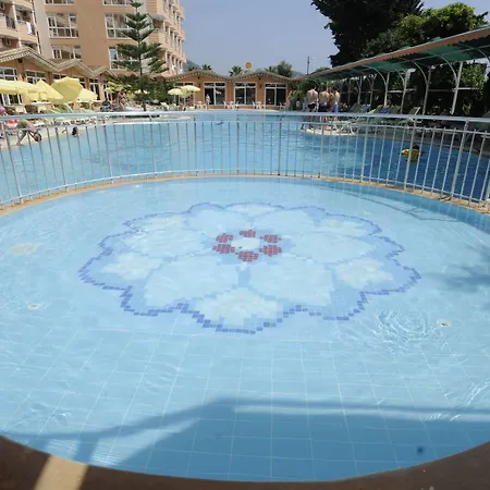 First Class منتجع ألانيا